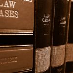 Prawnik czy radca prawny – kogo wybrać?